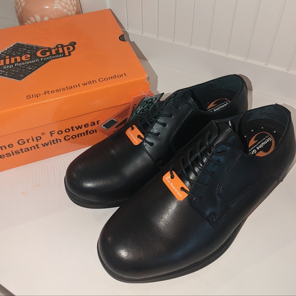 Genuine Grip Mens Shoes 10.5M Work Slip and Oil Resistant Cushion Comfort.New - Picture 3 of 15